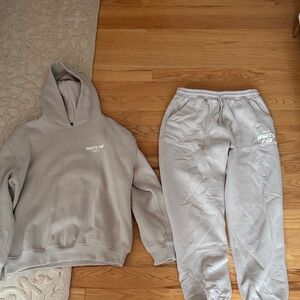 MATCHING SET White Fox Gray/ Crème Hoodie and Sweatpants Set